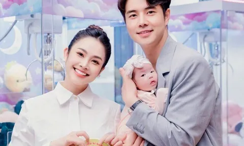 5 năm mới có con đầu lòng, chồng "MC có nụ cười đẹp nhất VTV" quyết "nghỉ đẻ 2 năm" khi vợ đi làm lại
