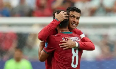Bruno Fernandes chứng minh Thierry Henry đã sai về Ronaldo