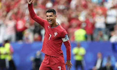 Ronaldo vượt mặt Messi, viết nên 2 kỷ lục World Cup
