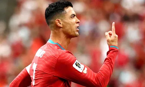 Cách tập thể Bồ Đào Nha nâng bước Ronaldo ở tuổi 41