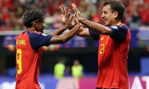 Mikel Oyarzabal phủ nhận tin đồn chuyển nhượng đến Barcelona