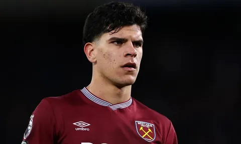 Sheringham khuyên MU từ bỏ Mateus Fernandes