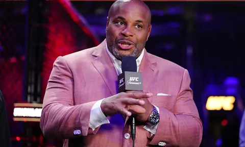 Daniel Cormier lý giải nguyên nhân các đô vật Mỹ đang dần quay lưng với MMA