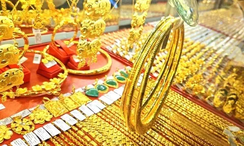Giá vàng hôm nay 24/6: Bất ngờ lao dốc "không phanh", nhà đầu tư đứng ngồi không yên