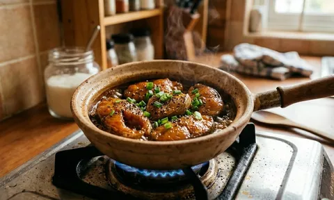 Mẹo giúp cá kho lên màu nâu cánh gián chuẩn vị, không đắng không cháy
