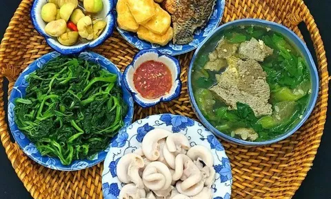 Cà muối ăn kèm cùng canh cua hay rau muống luộc sẽ tốt hơn? Bất ngờ loại hay kết hợp lại dễ gây hại khi ăn