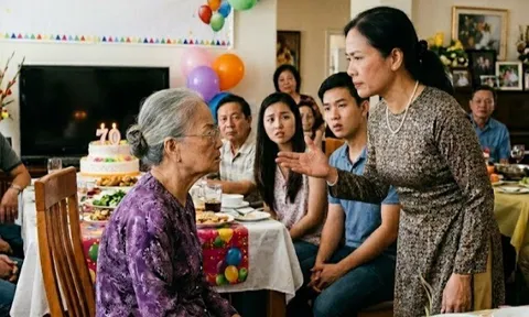 Mẹ chồng trách móc tôi trong tiệc sinh nhật, tôi nói 9 từ khiến đêm đó cả nhà mất ngủ