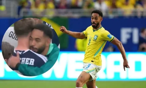 Cunha ôm khích lệ sao trẻ MU trước khi Brazil đè bẹp Scotland