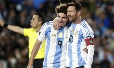 Messi tư vấn cho Alvarez về việc gia nhập Barcelona
