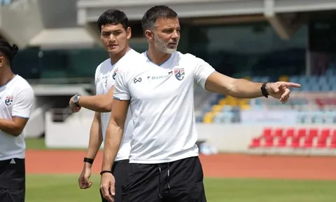 Thái Lan tự làm khó mình trong cuộc đua AFF Cup với Việt Nam