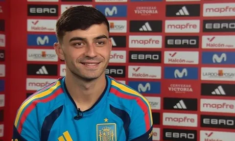 Pedri công khai mời gọi Julian Alvarez gia nhập Barcelona