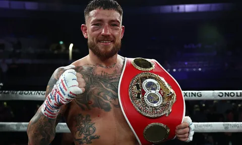 Liam Paro tước đai IBF của Lewis Crocker, rộng đường thách thức huyền thoại Manny Pacquiao