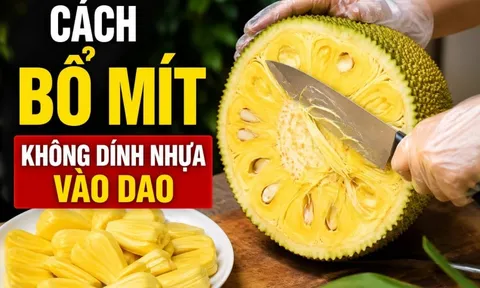 Cách bổ mít không dính nhựa vào dao