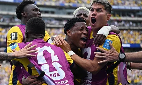 Ecuador quật ngã Đức để tiến vào vòng knock-out