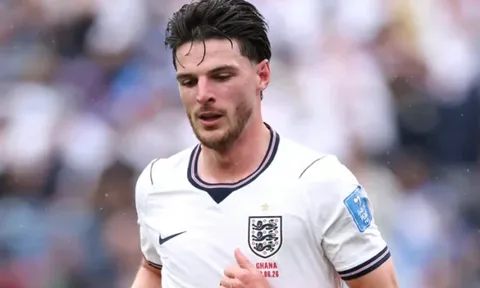 Eberechi Eze đập tan lo ngại về chấn thương của Declan Rice