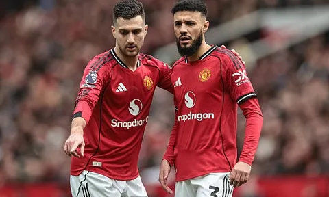 Cam kết của Dalot và Mazraoui giúp MU định hình chợ hè