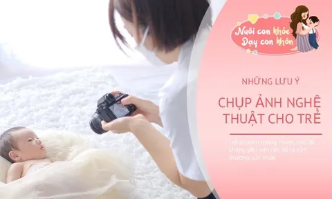 Bé sơ sinh quấy khóc sau buổi chụp hình, đến bệnh viện kiểm tra, kết quả khiến mẹ suýt "ngất xỉu"