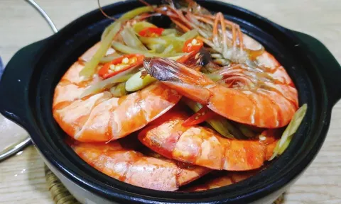 5 người tuyệt đối không ăn tôm biển