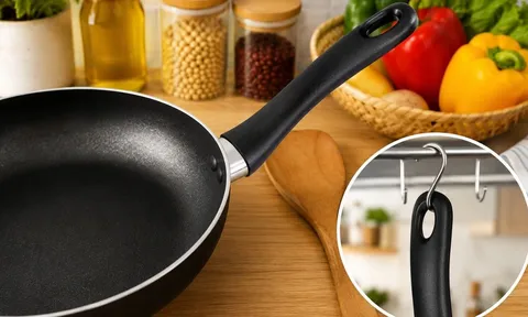 Công dụng ít người biết của lỗ nhỏ trên cán chảo: Không chỉ để treo