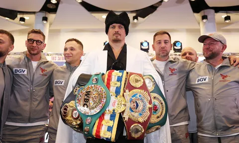 Oleksandr Usyk từ bỏ toàn bộ đai vô địch hạng nặng: Nước cờ vĩ đại và điệu nhảy cuối cùng