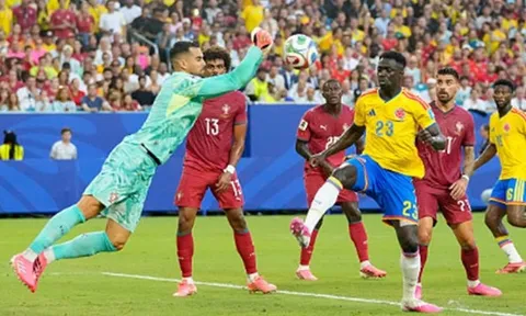 Chấm điểm tuyển Bồ Đào Nha: Costa xuất thần, Ronaldo mờ nhạt