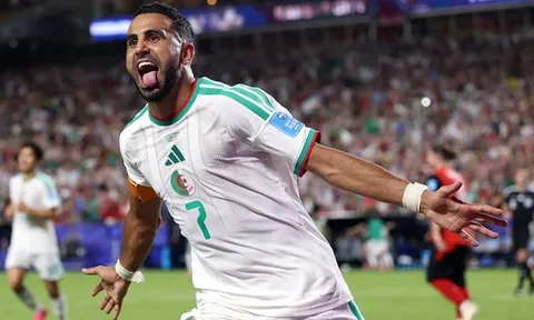 Algeria 3-3 Áo: 2 đội dắt tay nhau đi tiếp