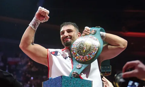 Agit Kabayel chính thức trở thành nhà vô địch WBC hạng nặng sau khi Usyk từ bỏ đai