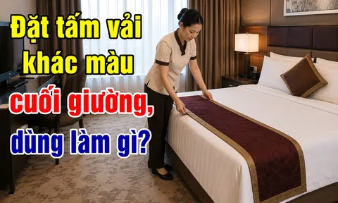Giường ngủ khách sạn đặt tấm vải khác màu cuối giường, dùng làm gì?
