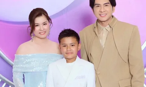 Đan Trường cùng vợ cũ và con trai duy nhất hội ngộ ở Việt Nam, vẫn văn minh đồng hành, chụp ảnh "bắn tim"