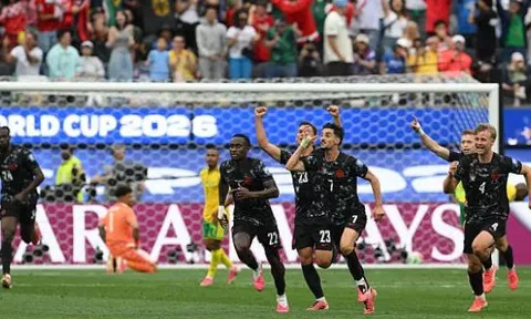 Hạ Nam Phi phút bù giờ, Canada lần đầu vào vòng 16 đội World Cup