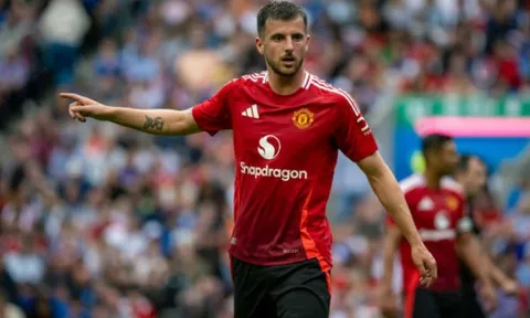 Mason Mount từ chối rời Man Utd hè này