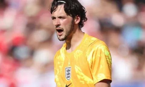 Newcastle dẫn đầu cuộc đua chiêu mộ James Trafford