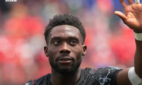 Alphonso Davies đi vào lịch sử trong ngày Canada loại Nam Phi