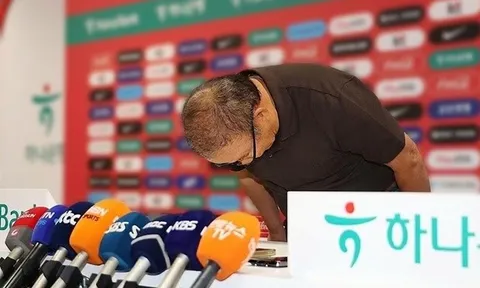 Hàn Quốc rời World Cup, ông Park Hang-seo cúi đầu tạ lỗi