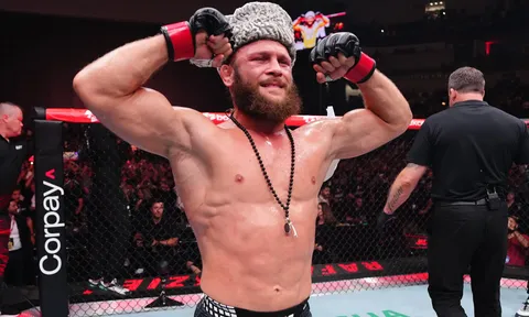 Rafael Fiziev chỉ trích thậm tệ hệ thống xếp hạng AI của UFC sau cú knock-out tại Baku