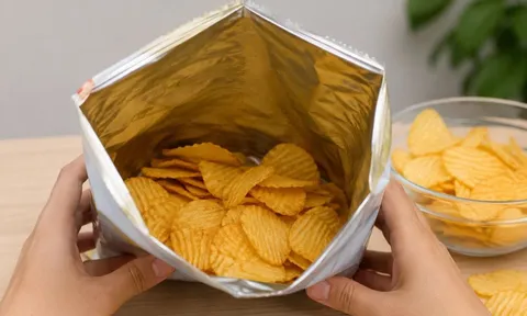 Vì sao túi snack luôn có khoảng trống? Lý do ít người ngờ tới