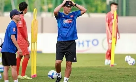 Thách thức lớn chờ đợi HLV Kim Sang-sik tại AFF Cup 2026