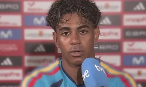 Yamal mượn Messi và Ronaldo nói về việc bị la ó