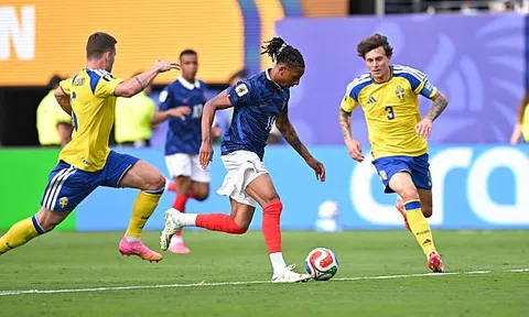 Không chỉ Mbappe, Pháp hạ Thụy Điển nhờ bệ phóng Olise và Barcola