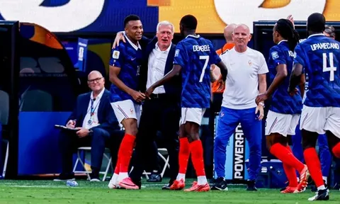 Mbappe và ĐT Pháp tri ân HLV Deschamps sau bàn thắng vào lưới Thụy Điển