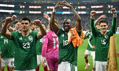 Mexico hạ Ecuador nhờ đòn phủ đầu sắc bén