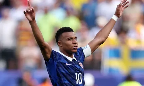 Mbappe bước qua cái bóng của Ronaldo Nazario tại World Cup