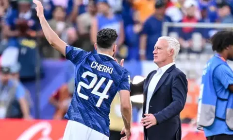 Rayan Cherki phớt lờ Deschamps sau khi cùng tuyển Pháp đi tiếp