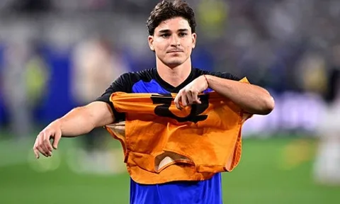 Barca ''dọn đường'' để đón Alvarez