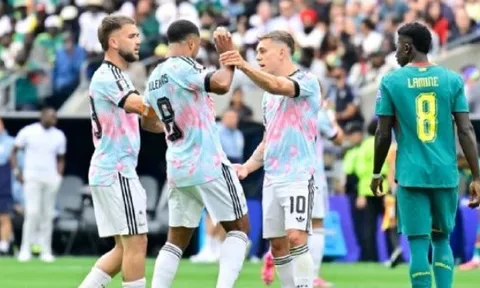 Youri Tielemans lên tiếng về mâu thuẫn với Trossard