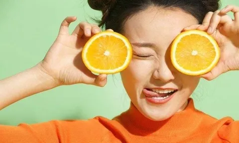 Bổ sung vitamin C từ thực phẩm thay vì chỉ chăm chăm bôi ngoài da