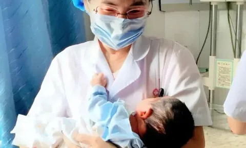 7 tiếng sau sinh, em bé từ trai thành gái, cả nhà sản phụ chết lặng trước kết quả ADN