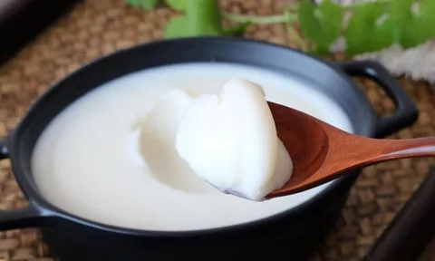 Rán mỡ lợn, nhiều người làm sai ngay bước đầu, đầu bếp mách cách nấu mỡ trắng tinh, thơm nức, để cả năm không hỏng