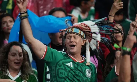 Tam Sư dùng kế lạ đấu lại đòn quấy rối của cổ động viên Mexico