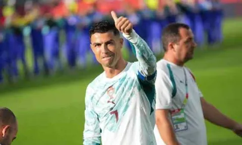 Bị đồn sắp giã từ ĐTQG, Ronaldo bỏ ngỏ tương lai ở Bồ Đào Nha